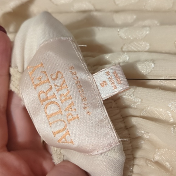 Francesca's Audrey Parks Gianna long sleeve jacquard open back mini dress - Picture 11 of 12